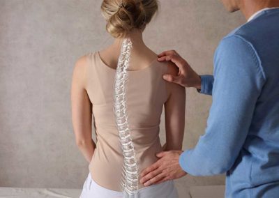 Chiropractic treatment for woman spine